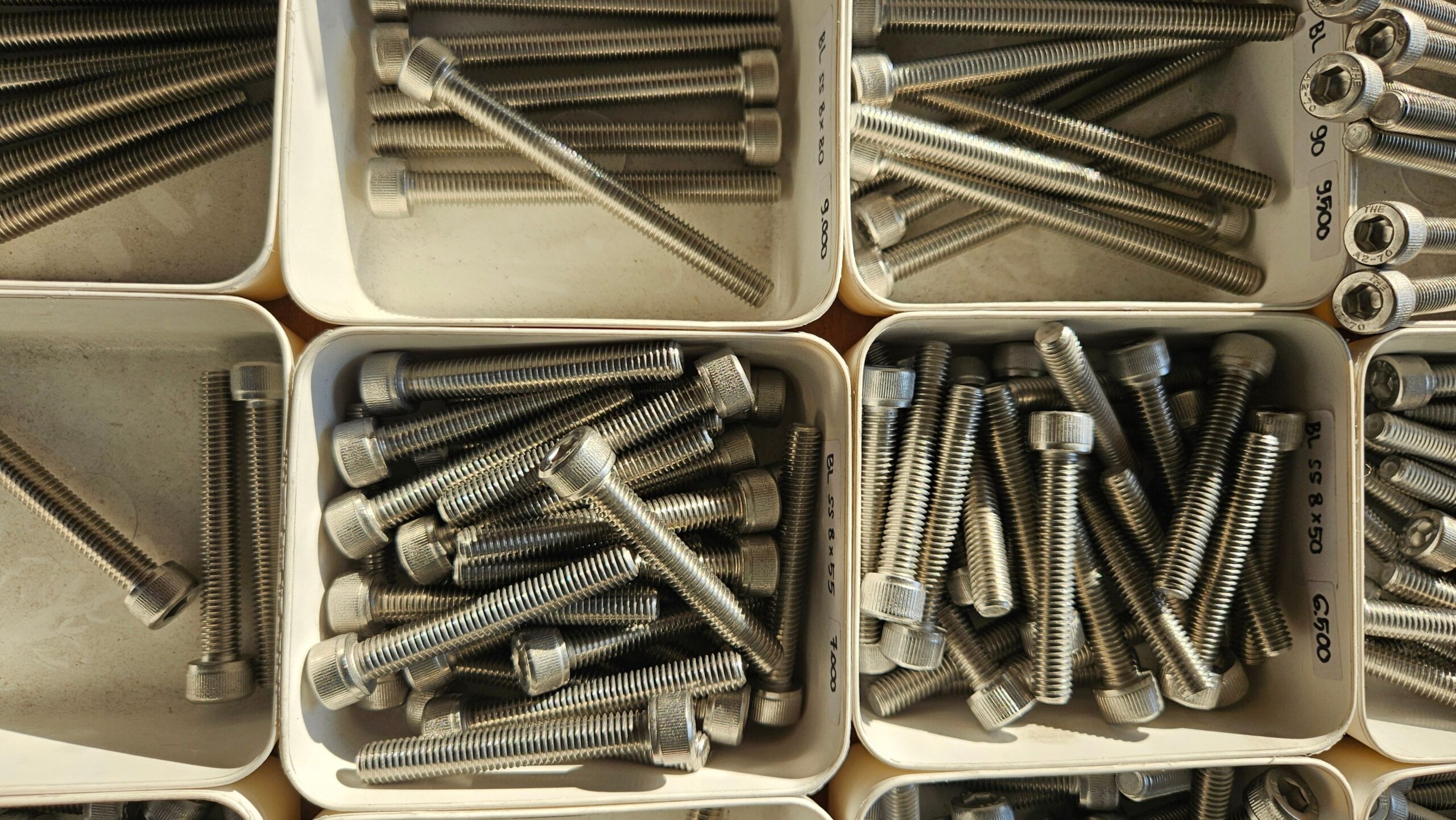 Stud-bolt-supplier-in-Saudi-Arabia-Canyon-Engineering